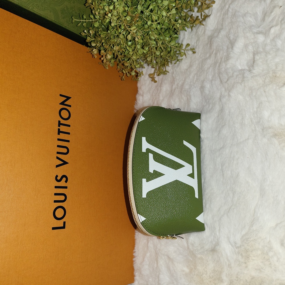 LOUIS VUITTON Monogram Giant Cosmetic Pouch Kaki